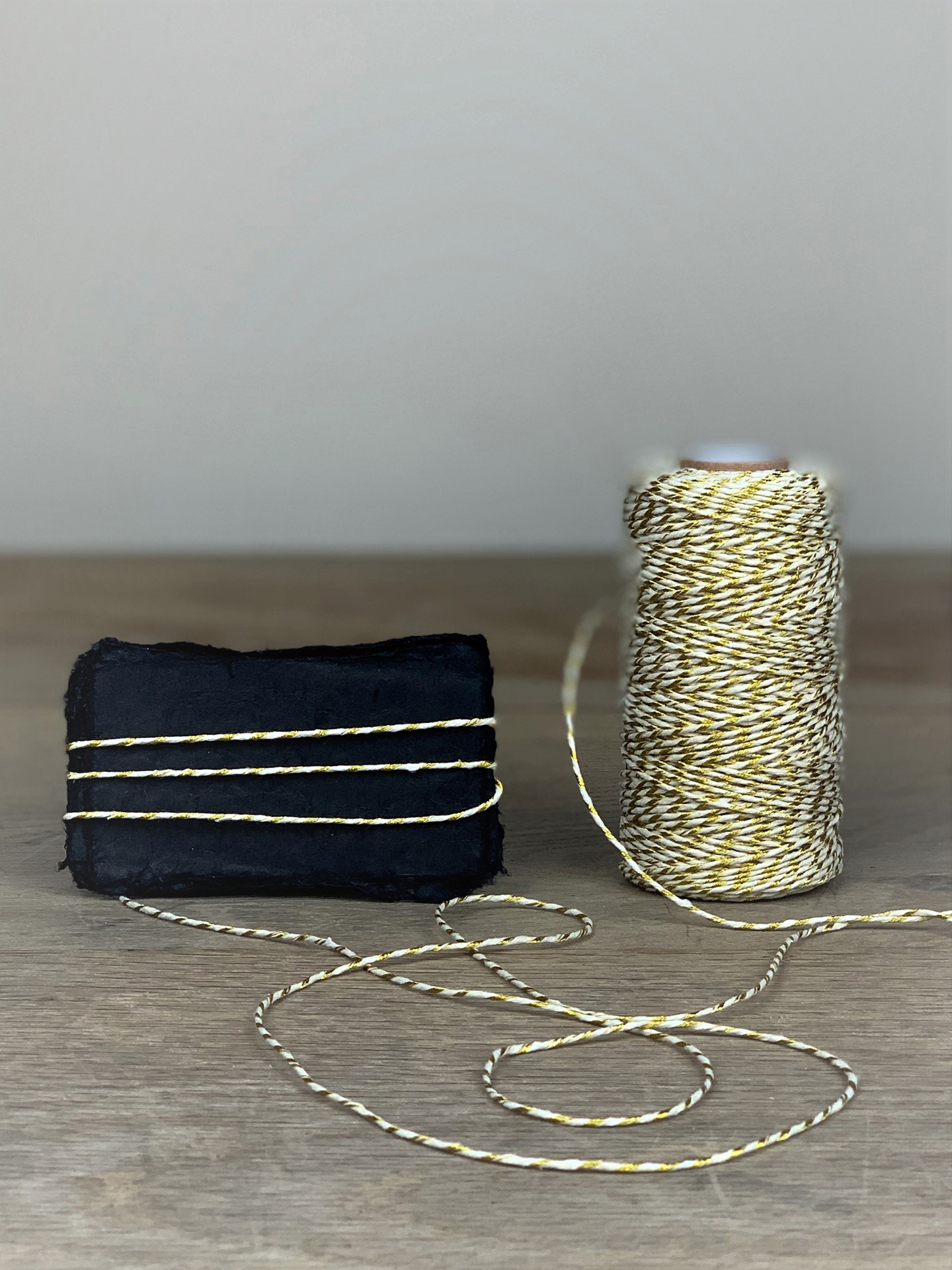 Bakers Twine  100m gold/weiß 